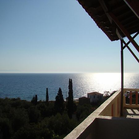 Katerina'S Apartment Plomari Esterno foto