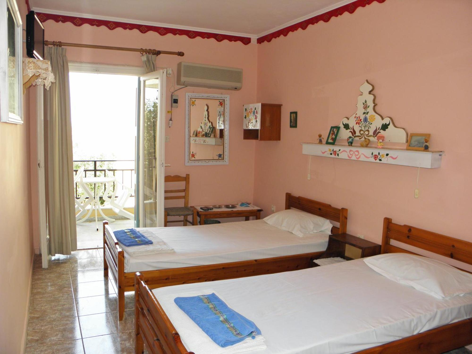 Katerina'S Apartment Plomari Esterno foto