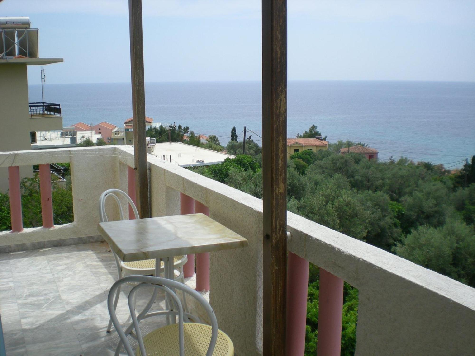Katerina'S Apartment Plomari Esterno foto