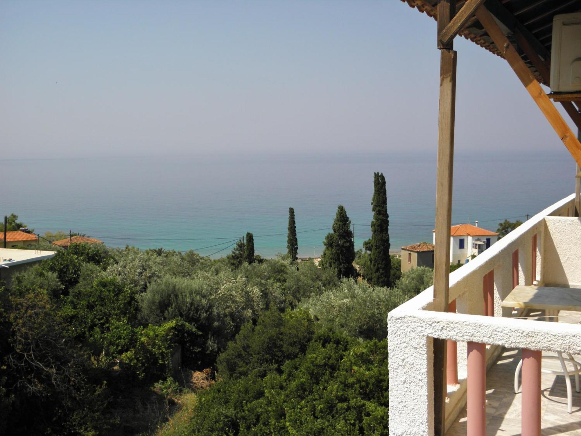 Katerina'S Apartment Plomari Esterno foto