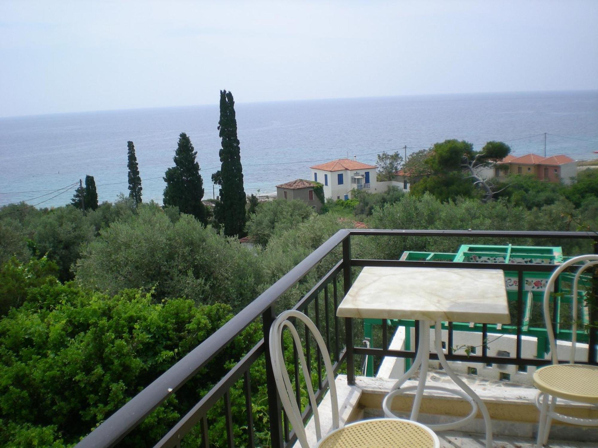 Katerina'S Apartment Plomari Esterno foto