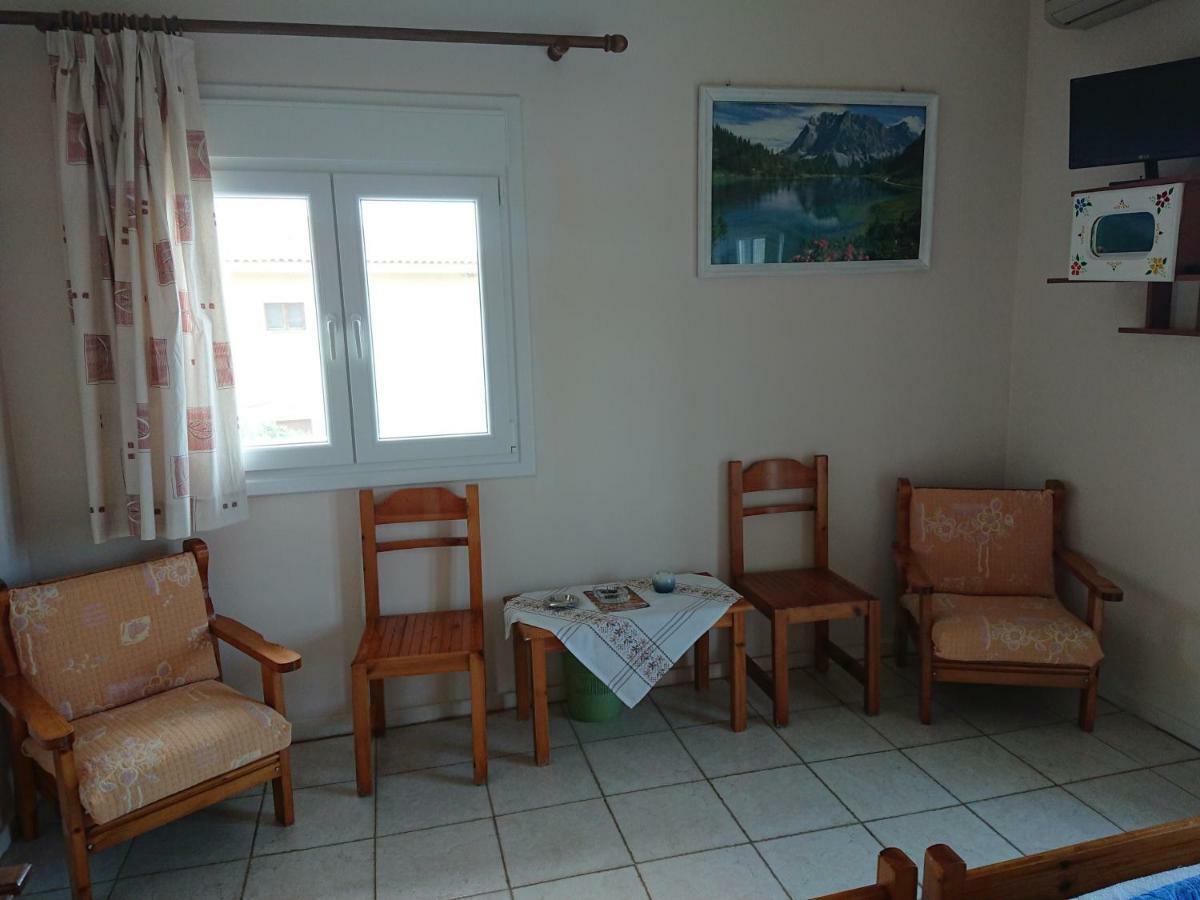 Katerina'S Apartment Plomari Esterno foto